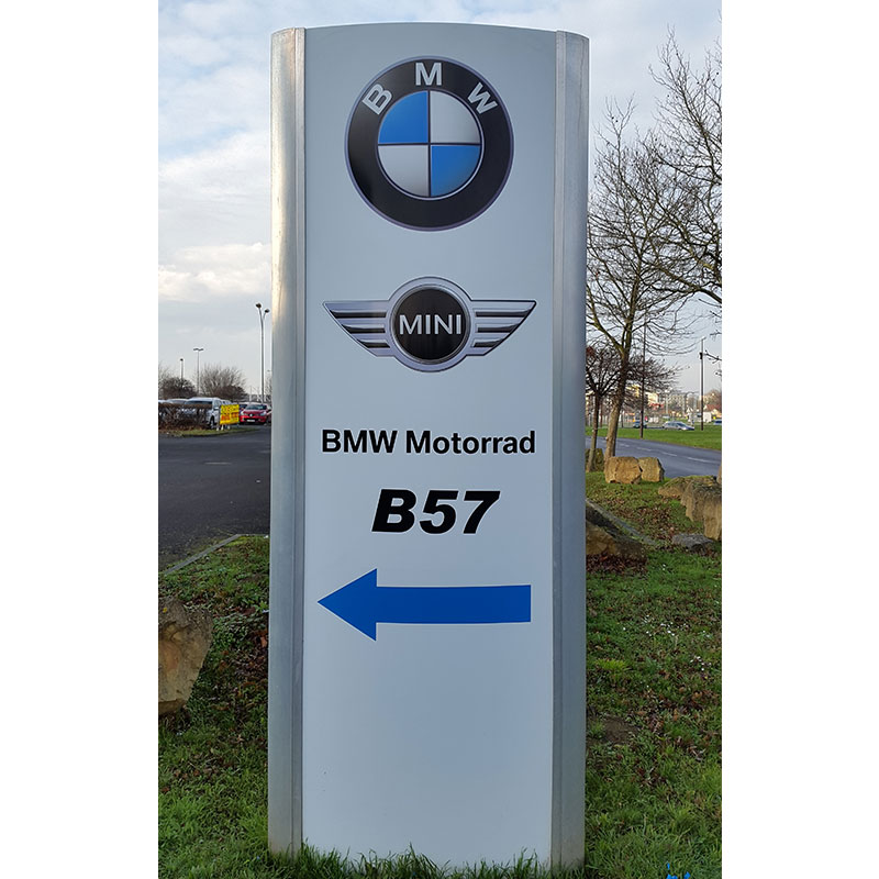 Bwise-Metz-signalétique-totem-extérieur-BMW-Mini-metz